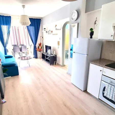 2br Coastal Comfort With Internet Access * Λάρνακα