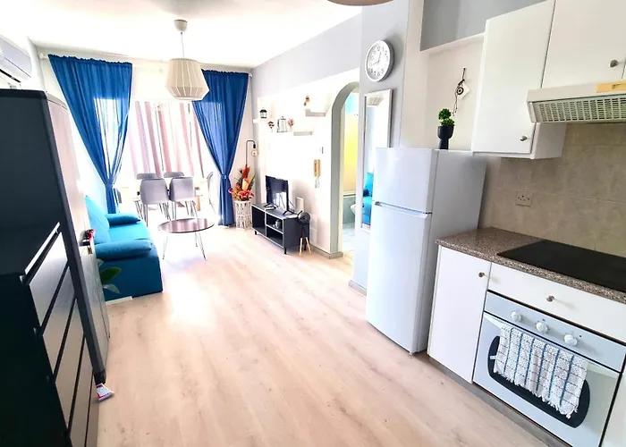 2br Coastal Comfort With Internet Access * Λάρνακα