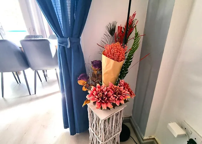 2br Coastal Comfort With Internet Access *