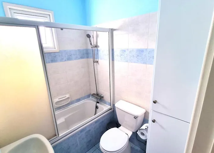 Apartament 2br Coastal Comfort With Internet Access Larnaca