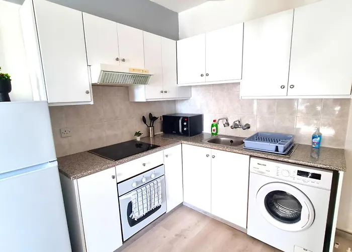 2br Coastal Comfort With Internet Access *